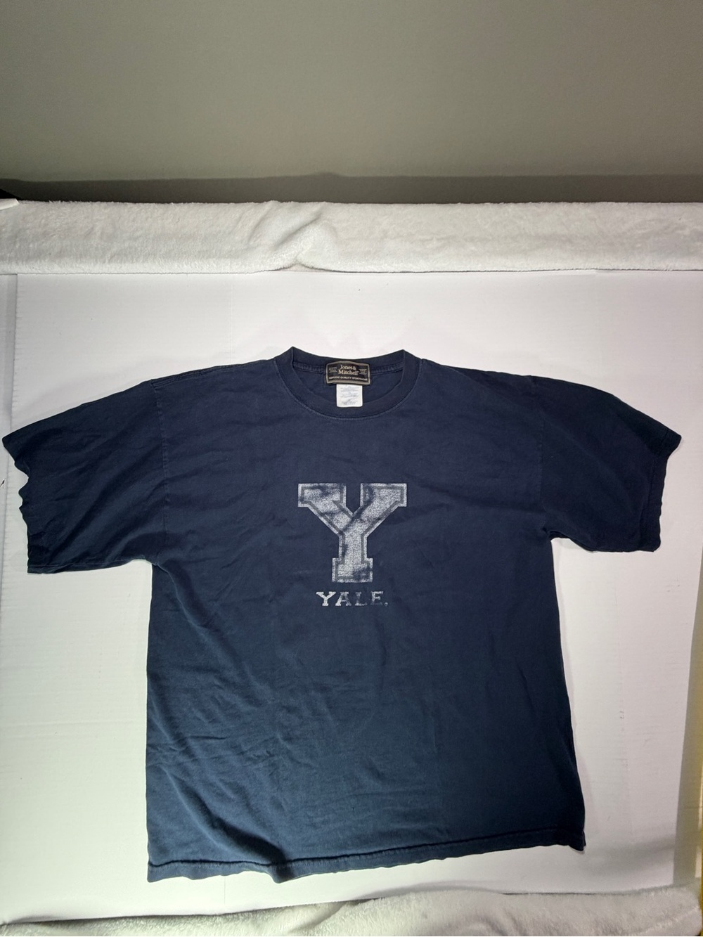 Vintage 90’s Y2K big Y Yale Navy Blue Short-Sleeve Graphic Tee